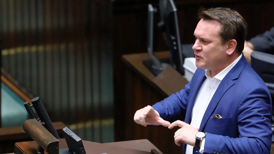 Dominik Tarczyński stwierdził, że argumenty Ikonowicza przypominają mu "Dziennik Telewizyjny" z lat 80.