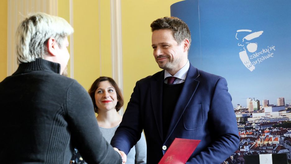 Podpisanie deklaracji na rzecz społeczności LGBT+ w Warszawie z udziałem prezydenta Warszawy w stołecznym ratuszu