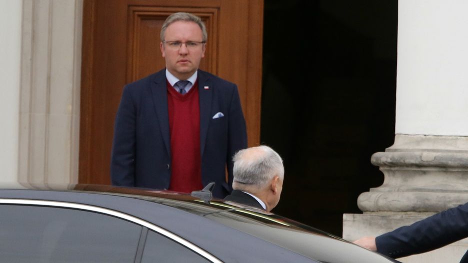Krzysztof Szczerski wita prezesa PiS w Belwederze