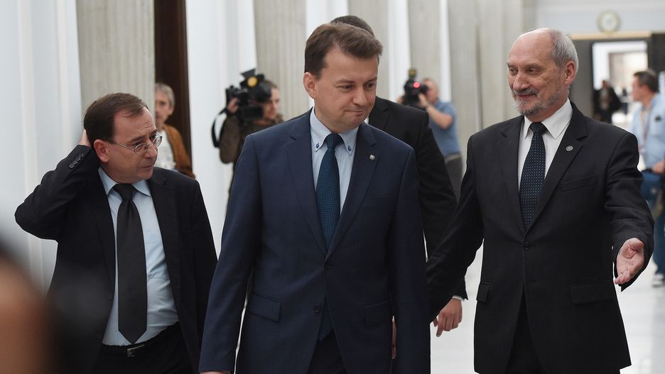 Mariusz Błaszczak w towarzystwie partyjnych kolegów