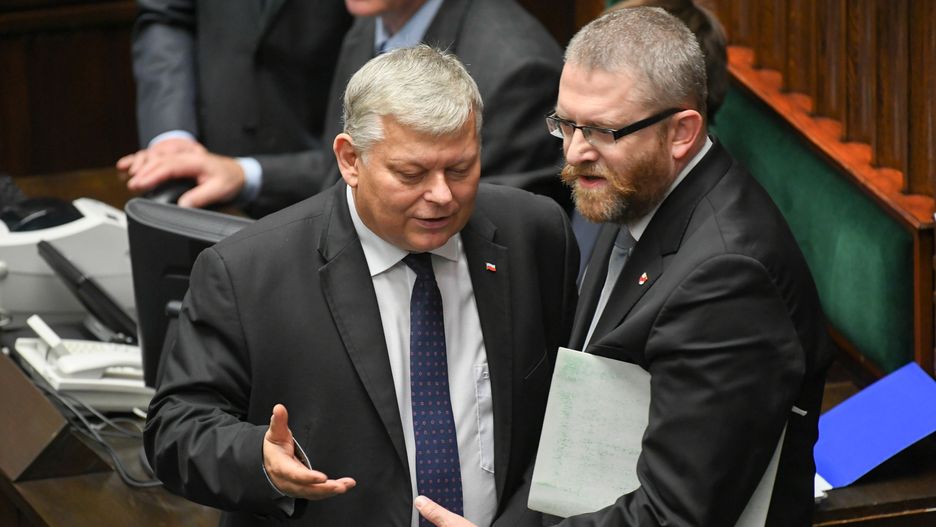 Marek Suski i Grzegorz Braun w Sejmie.