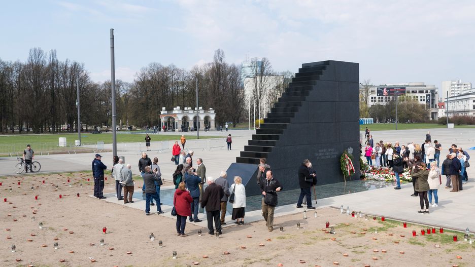 Pomnik smoleński na pl. Piłsudskiego 