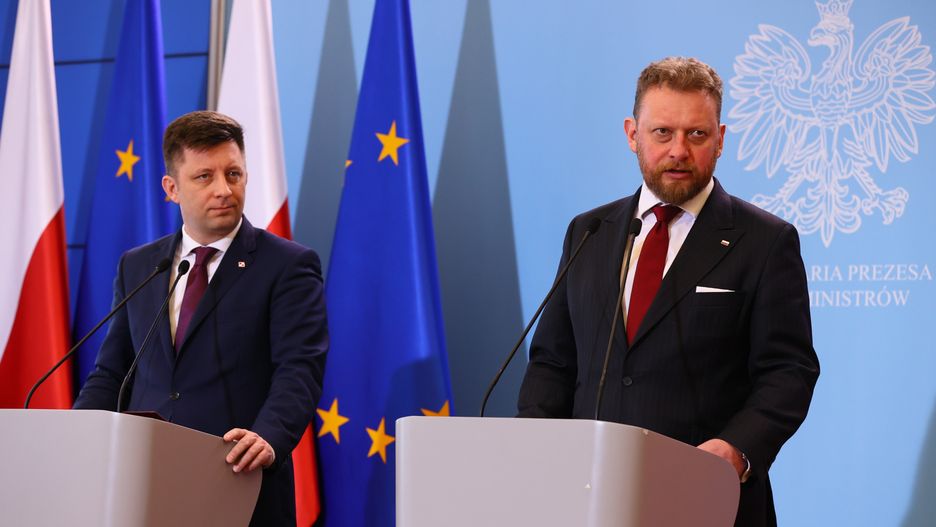 Koronawirus w Polsce. Szef KPRM Michał Dworczyk i minister zdrowia Łukasz Szumowski