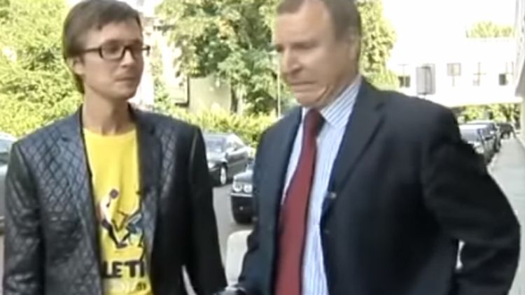 Jacek Kurski śpiewa hit z dyskotek 