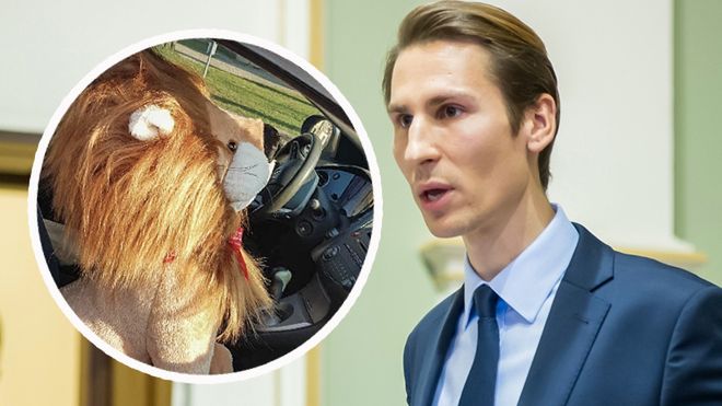 Kacper Płażyński chce wyjaśnień między innymi w sprawie prezentu, który sam dostał