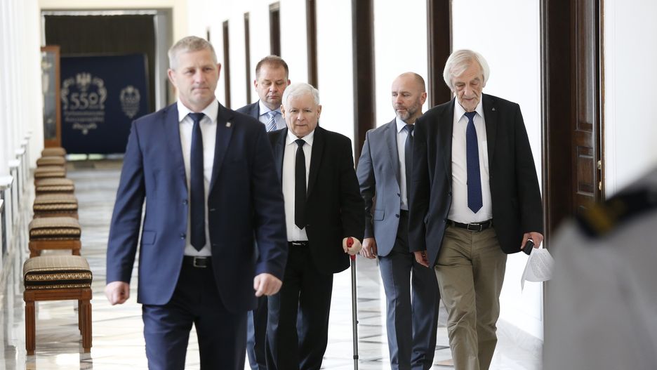 To nie koniec zmagań Kaczyńskiego z chorym kolanem
