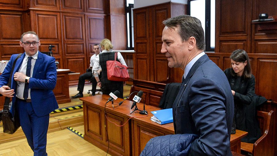 Były szef MSZ na sali sądowej 
