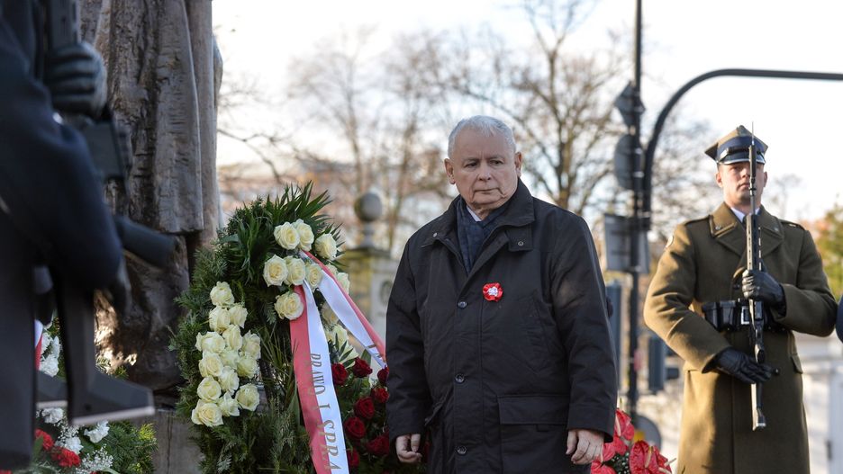 Kaczyński składa wieniec pod pomnikiem marszałka Józefa Piłsudskiego