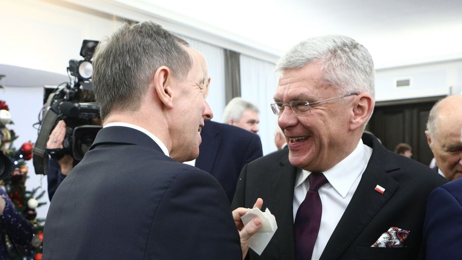 Stanisław Karczewski przebiera się za św. Mikołaja