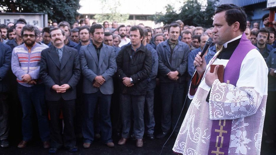 Ks. Henryk Jankowski w Stoczni Gdańskiej im. Lenina 