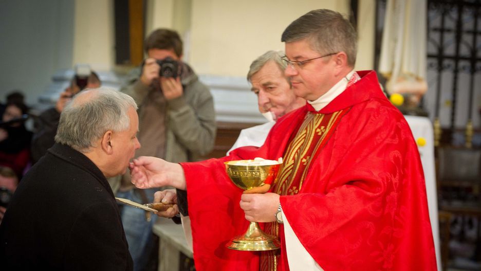 Jarosław Kaczyński w czasie mszy