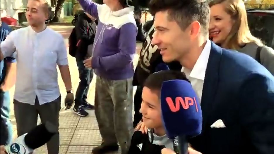 Robert Lewandowski ma niełatwe zadanie - pogodzić rolę idola i profesjonalisty