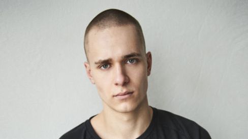 Mikołaj Krajewski, syn Katarzyny Nosowskiej, ma dziś 22 lata. Jeszcze niedawno nikt nie wiedział, jak wygląda