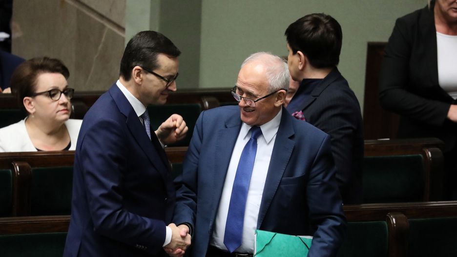 Premier Mateusz Morawiecki i minister energii Krzysztof Tchórzewski podczas posiedzenia Sejmu, na którym zajmowano się sprawą podwyżek cen prądu. 28 grudnia 2018 r.