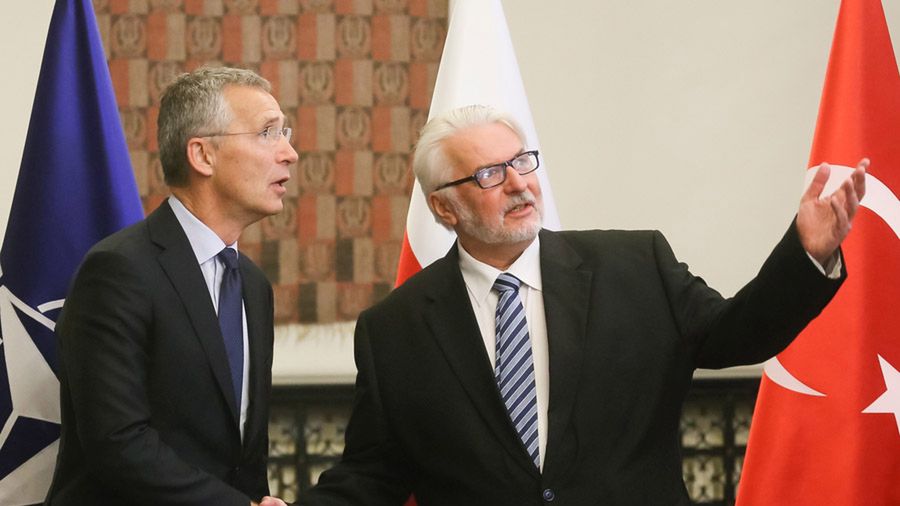 Szef MSZ Witold Waszczykowski z sekretarzem generalnym NATO Jensem Stoltenbergiem