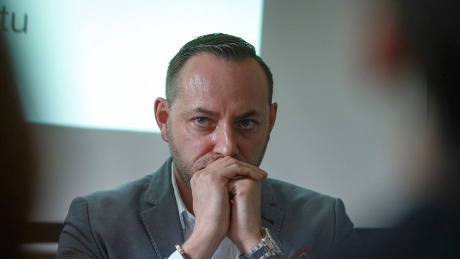 Piotr Owczarski oskarżał TVP. Teraz oni chcą się z nim procesować.