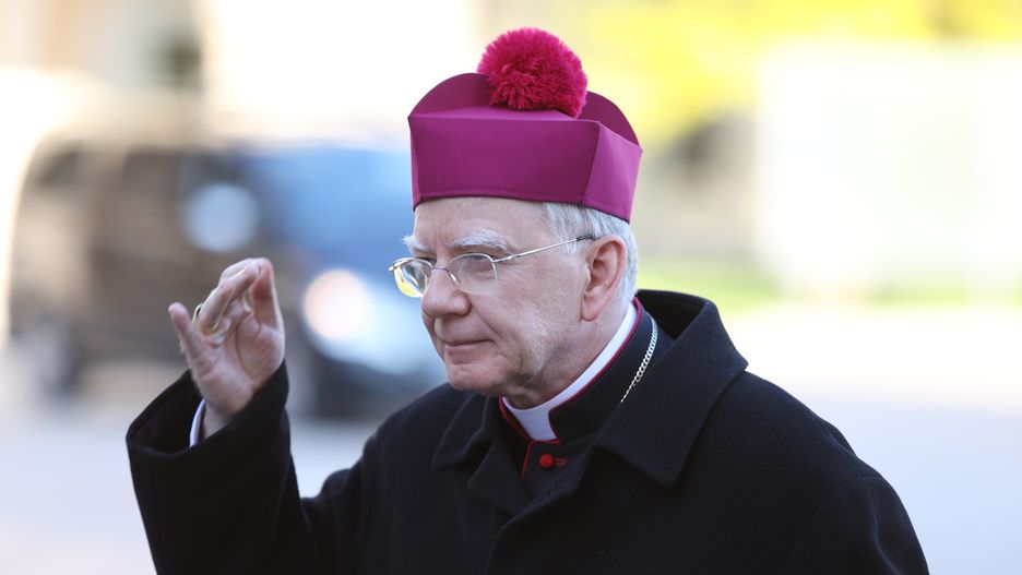 "Tęczowa zaraza". Jest decyzja ws. słów Marka Jędraszewskiego