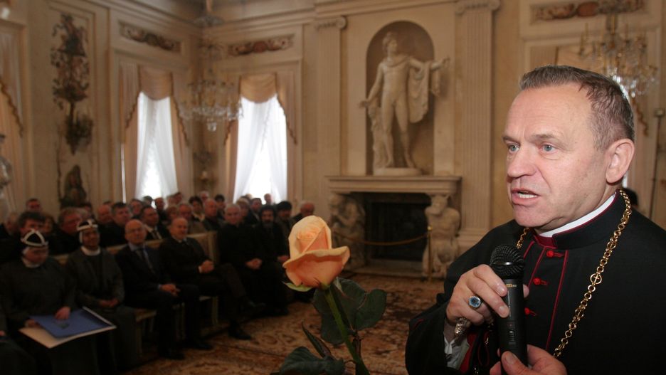 Krewni ks. Henryka Jankowskiego w styczniu złożą pozew o naruszenie dóbr osobistych przez "Gazetę Wyborczą", która opisała relację ofiary duchownego.