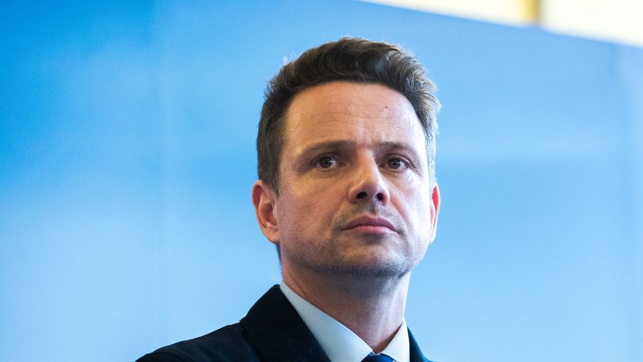 Rafał Trzaskowski uważa, że pomnik Smoleński został postawiony z "pogwałceniem prawa"