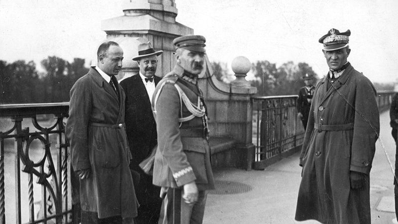 Na moście Piłsudskiemu towarzyszył generał Orlicz-Dreszer