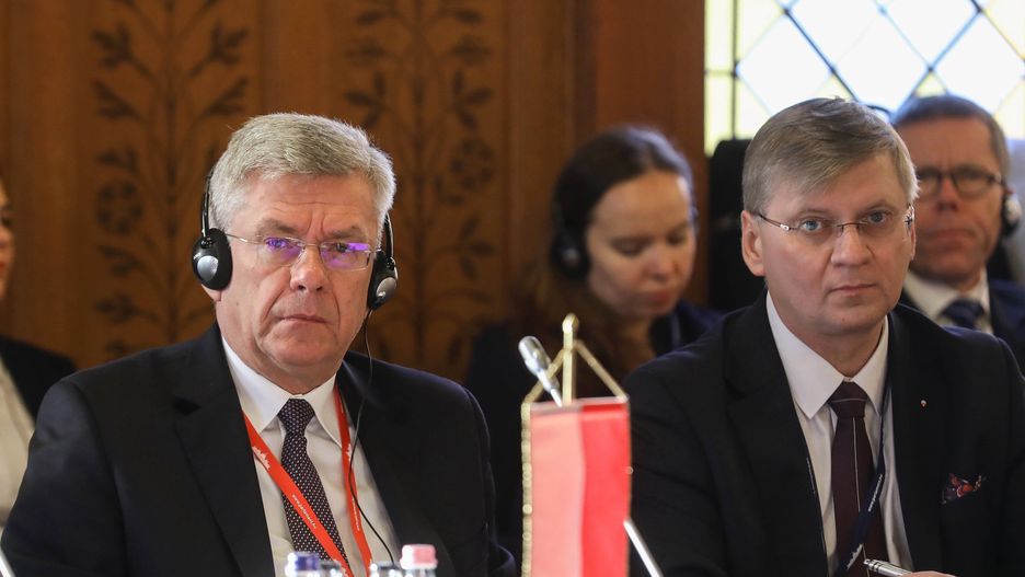 Szefem Instytutu jest były pracownik MSZ, dr hab. Maciej Szymanowski ( drugi od lewej)