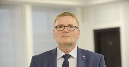 Żona oskarżała go o przemoc. PiS go zawiesiło. Teraz pokazał majątek