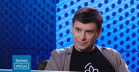 Dzięki niemu świat usłyszał o Wiedźminie. Dziś promuje telefon, który nie ma Internetu