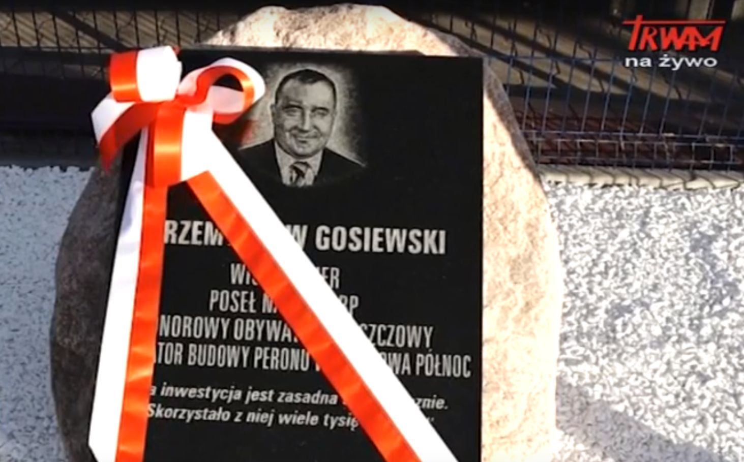 Na stacji we Włoszczowie odsłonięto tablicę. Upamiętnia Przemysława Gosiewskiego