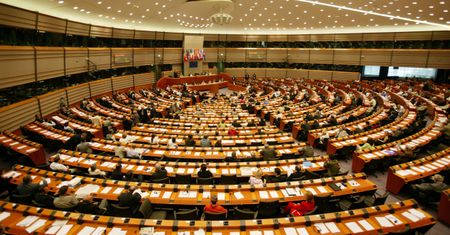 Szef chadeków w PE chce pozbawić partie eurosceptyczne unijnych pieniędzy