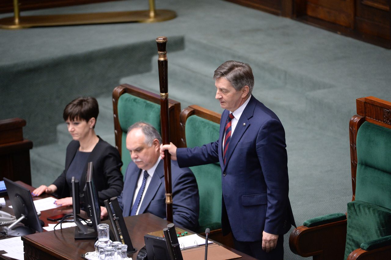Sondaż: Polacy nie chcą Kuchcińskiego na stanowisku marszałka Sejmu