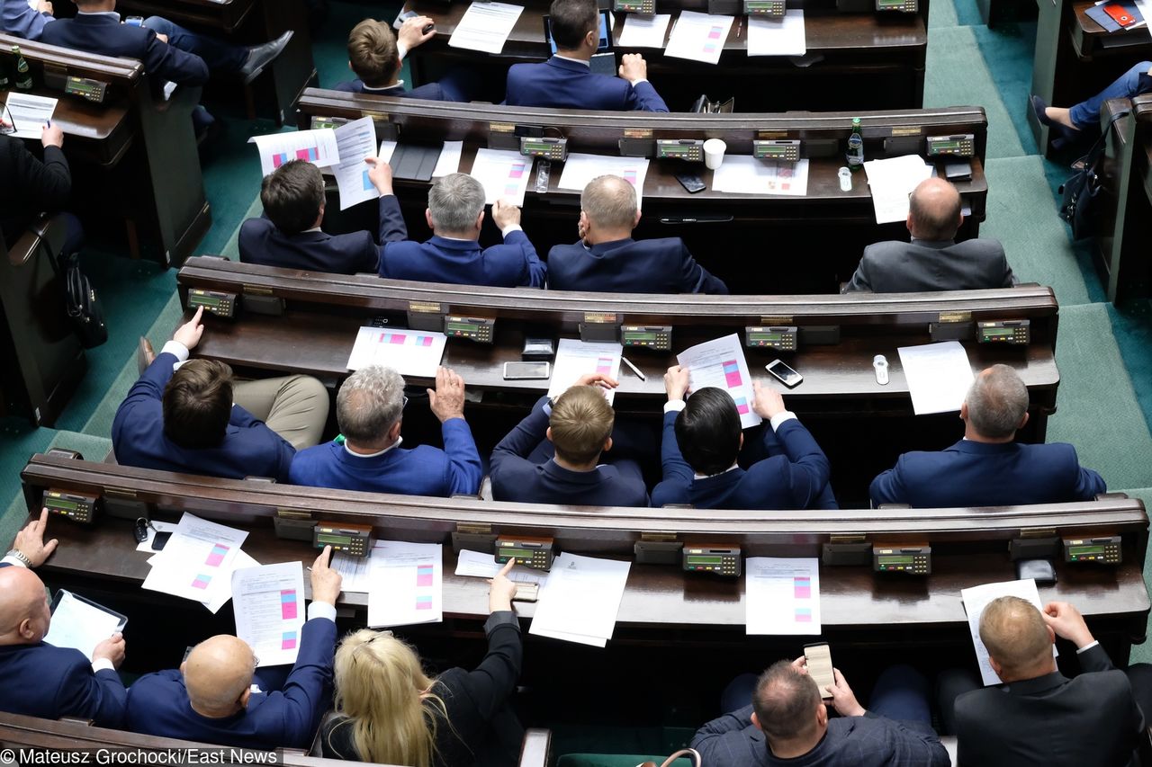 Szalone wydatki posłów. Rekordzista wydał już 74 tys. zł na taksówki 