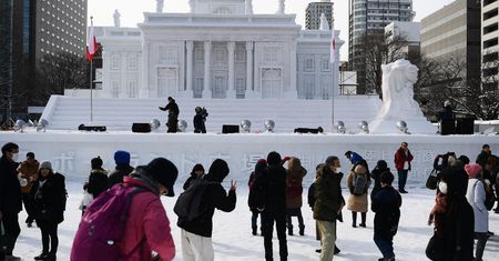 Łazienki Królewskie w Sapporo. Japończycy wybudowali warszawskie zabytki z lodu [ZDJĘCIA]
