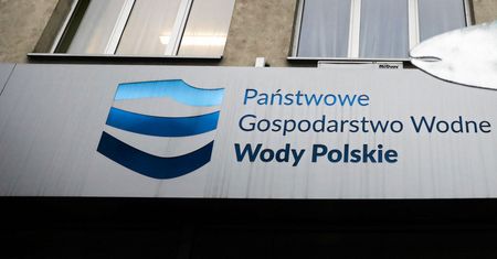"Kupują terenówki, a podwyżek nie ma". 200 aut dla Wód Polskich
