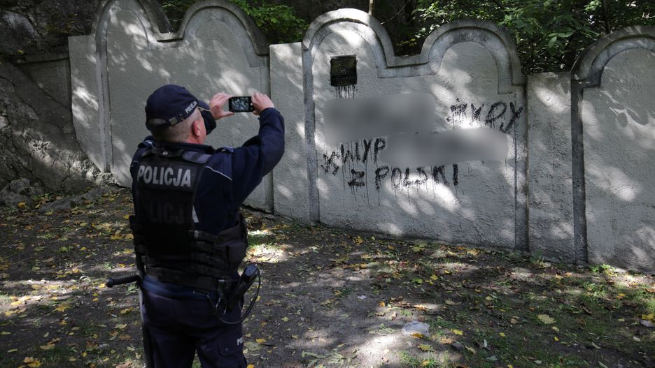 Kraków. Mur byłego getta żydowskiego przy ul. Limanowskiego w Krakowie