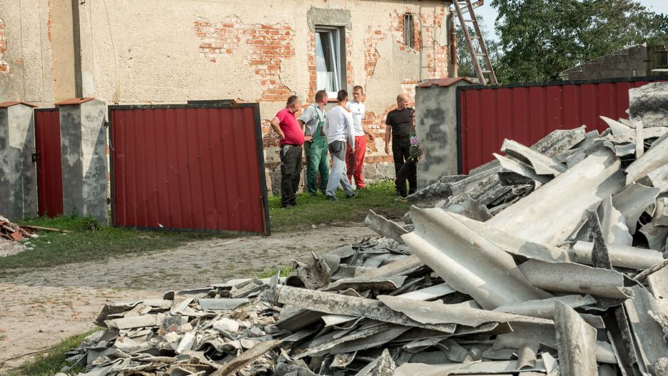 Zniszczenia w miejscowości Wielka Klonia, jednej z miejscowości w kujawsko-pomorskim, które ucierpiały podczas nawałnicy.
