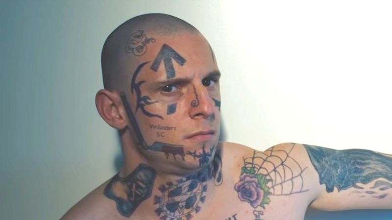 Jamie Bell jako Bryon Widner  w filmie "Skin"