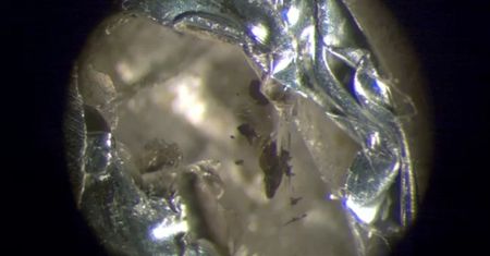 Ten diament posiada tajemniczy minerał. Nikt go wcześniej nie widział