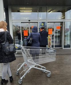 Do sklepu po 50 osób, co najmniej metrowe odległości. Sieci wprowadzają nowe zasady robienia zakupów