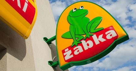 Afera po kartce sklepikarza w Ostrowie Wielkopolskim. Sieć Żabka wydała oświadczenie