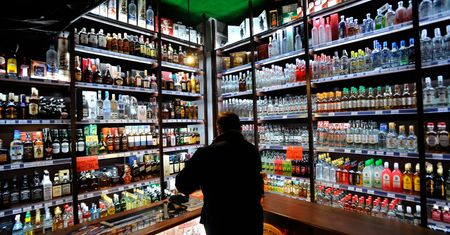 Sieci promują mniej mocnych alkoholi. Spada wódka i whisky, zyskuje gin i rum