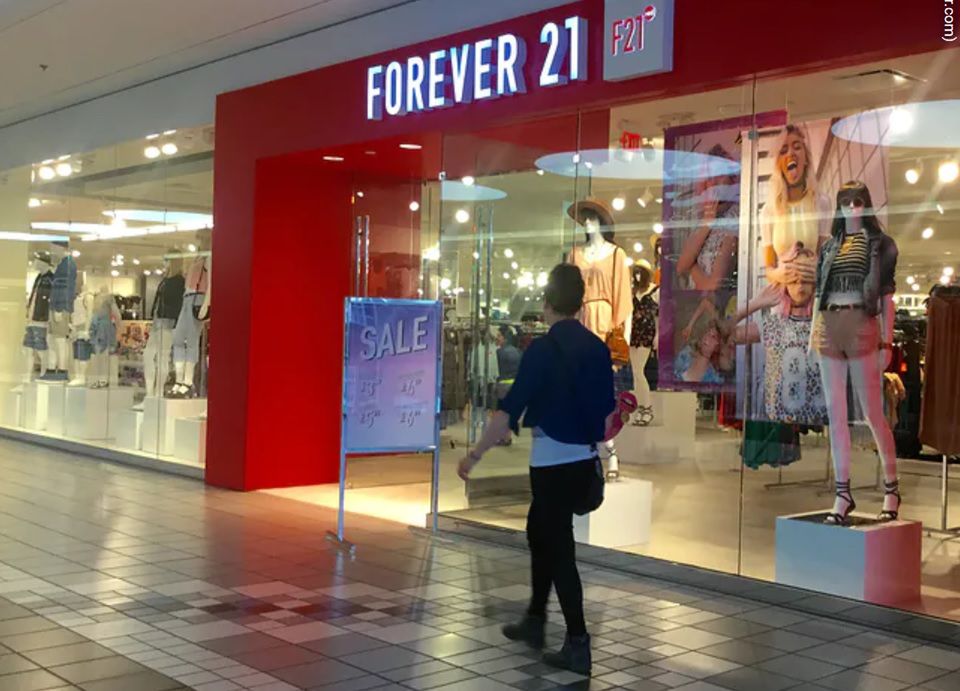 Sieć sklepów Forever 21 ogłasza bankructwo. Placówki w Polsce zostaną zlikwidowane
