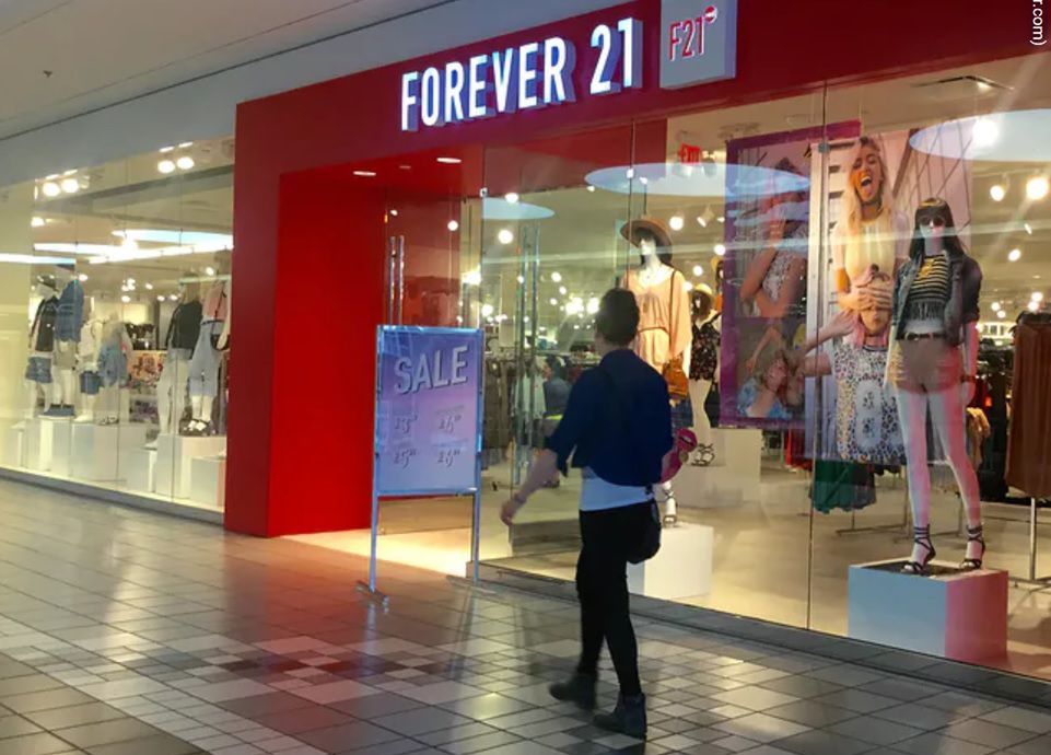 Sieć sklepów Forever 21 ogłasza bankructwo. Placówki w Polsce zostaną zlikwidowane