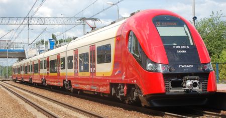 Warszawa Ursus. Kobieta wpadła pod pociąg, wstrzymano ruch
