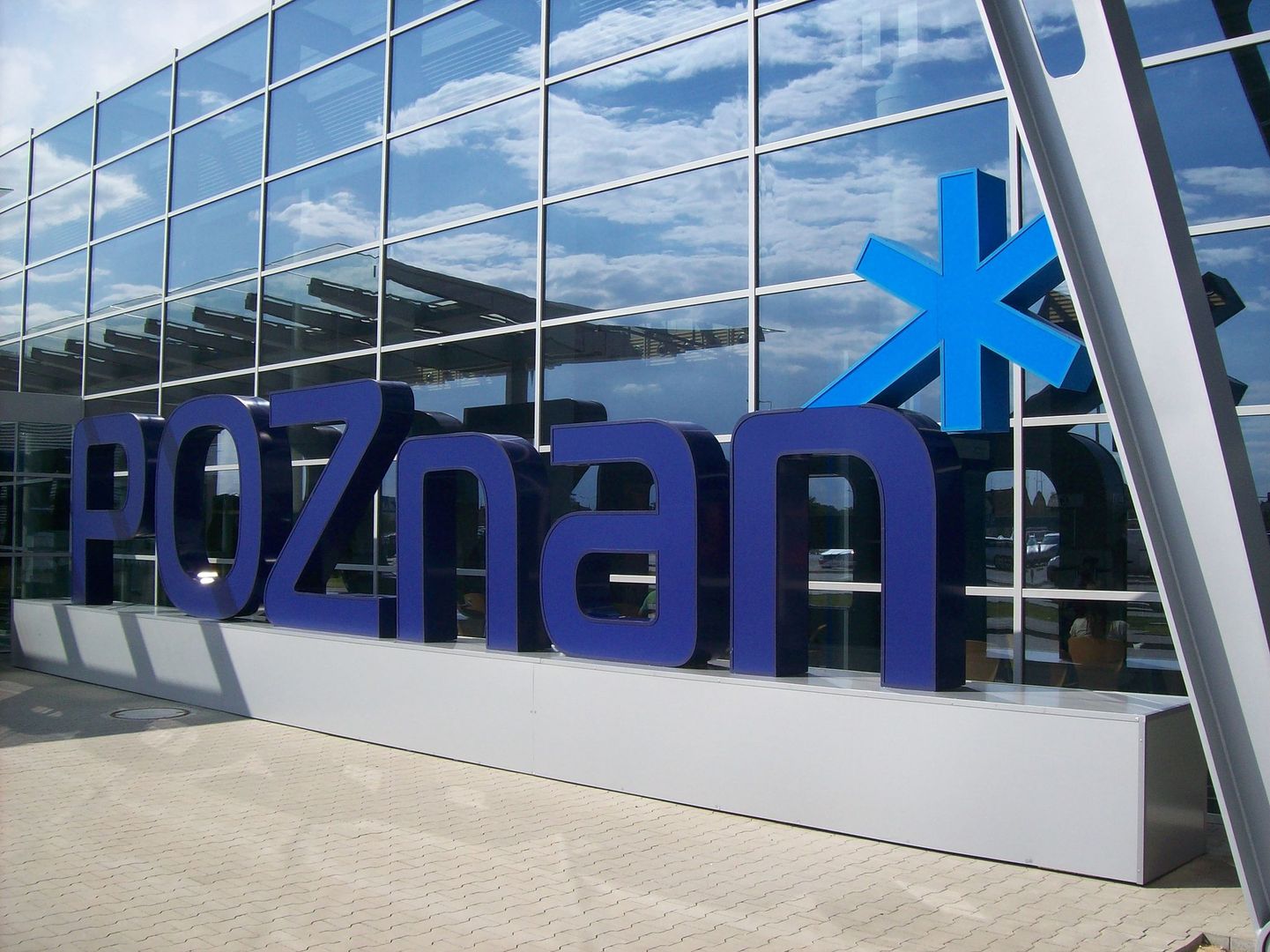 Klienci TUI utknęli także na lotnisku w Poznaniu
