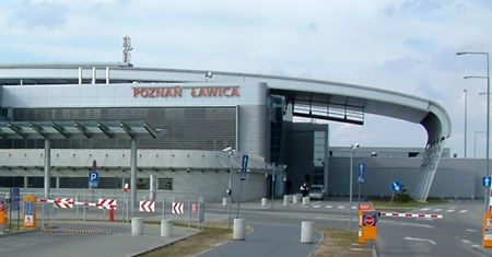 Wpadka przez brwi. Incydent na lotnisku w Poznaniu