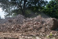 Ksiądz zburzył kościół, mieszkańcy wstrząśnięci. Internauci nie mają złudzeń, chodzi o "kaskę"