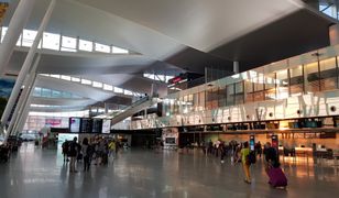 Zażartował, że ma bombę w bagażu. Dostał mandat i nie poleciał