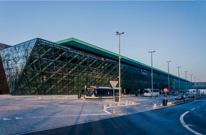 Lotnisko w Krakowie obsłużyło w zeszłym roku rekordowo dużą liczbę pasażerów: 8,41 mln 