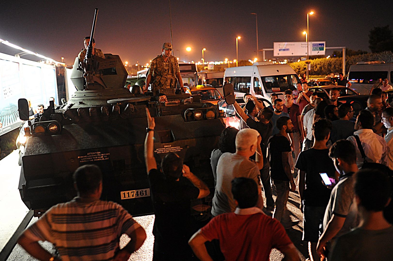 Zamach stanu w Turcji częściowo opanowany