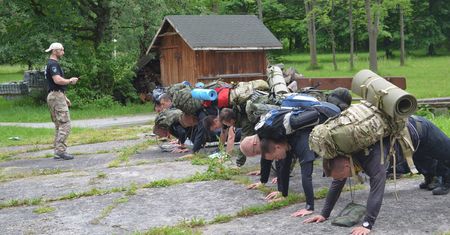 Zaskakujący pomysł na biznes byłego komandosa. Za 400 zł sprawdzi, czy nadajesz się do GROM-u